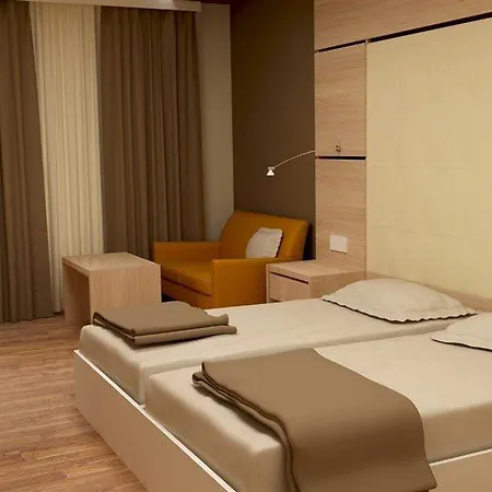 Royal Grand And Hotel