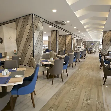 Hotel Royal Grand And Kavarna