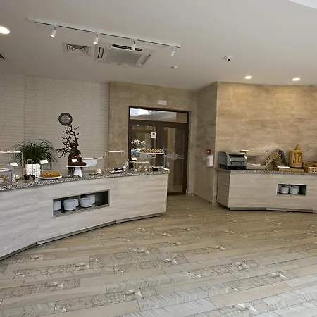 Royal Grand And Kavarna