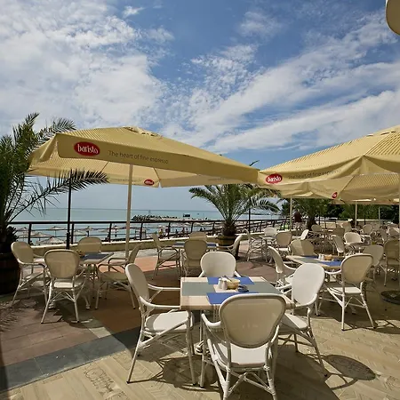 Hotel Royal Grand And