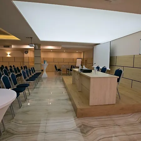 Hotel Royal Grand And Kavarna