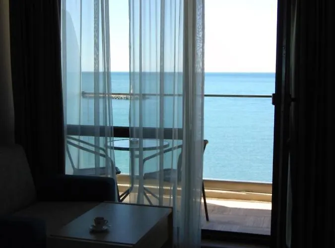 Royal Grand And Hotel