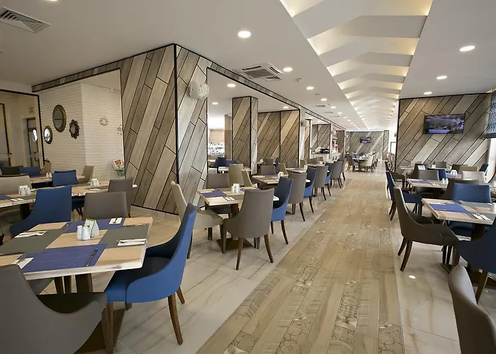 Hotel Royal Grand And Kavarna