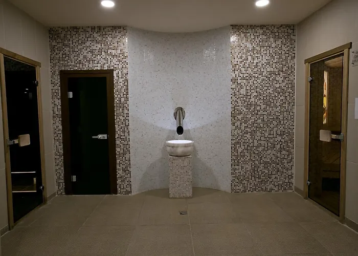 Royal Grand And Kavarna