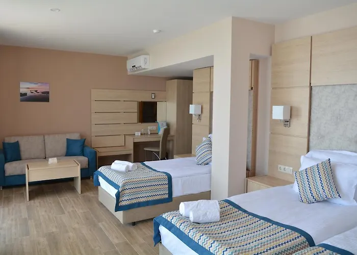 Royal Grand And Hotel