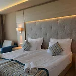Royal Grand And 4* Kavarna