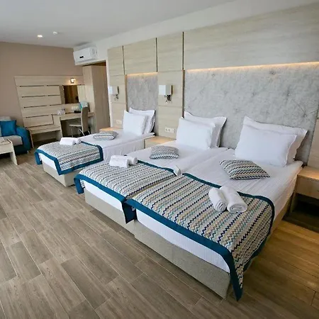 Royal Grand And Каварна