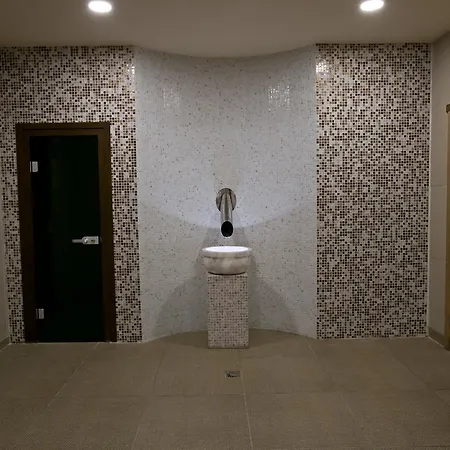 Royal Grand And Kavarna