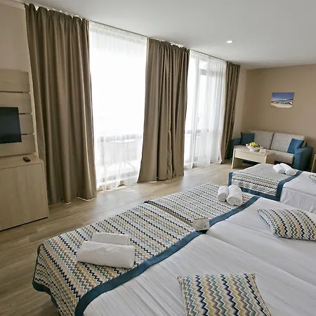 Royal Grand And מלון 4*