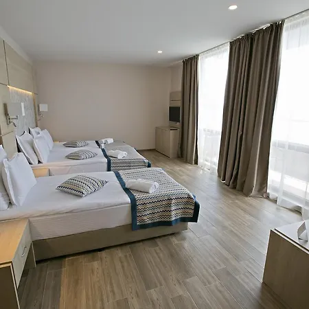 Royal Grand And 4* קברנה