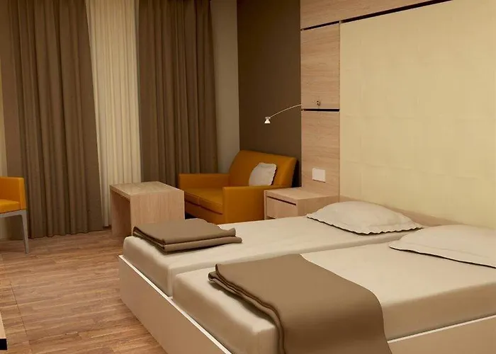 Royal Grand And Otel