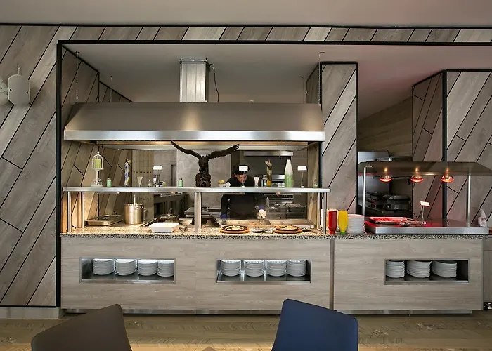 Royal Grand And Otel